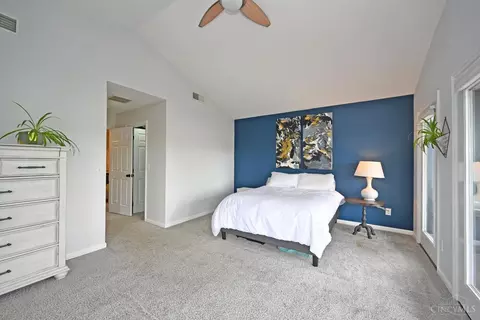 Bedroom - 2338 Riverside Dr, Cincinnati, OH 45202 photo 2 of 9