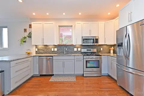 Kitchen - 2338 Riverside Dr, Cincinnati, OH 45202 photo 2 of 5