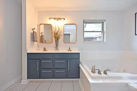 Bath - 2338 Riverside Dr, Cincinnati, OH 45202 photo 1 of 4