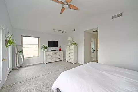 Bedroom - 2338 Riverside Dr, Cincinnati, OH 45202 photo 3 of 9