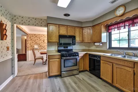 Kitchen - 867 Columbia Ave, Reading, OH 45215 photo 3 of 3