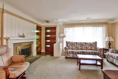 Living - 867 Columbia Ave, Reading, OH 45215 photo 1 of 3