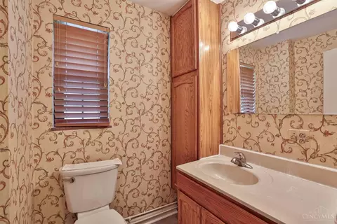 Bath - 867 Columbia Ave, Reading, OH 45215 photo 1 of 2
