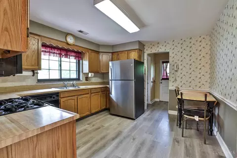 Kitchen - 867 Columbia Ave, Reading, OH 45215 photo 2 of 3