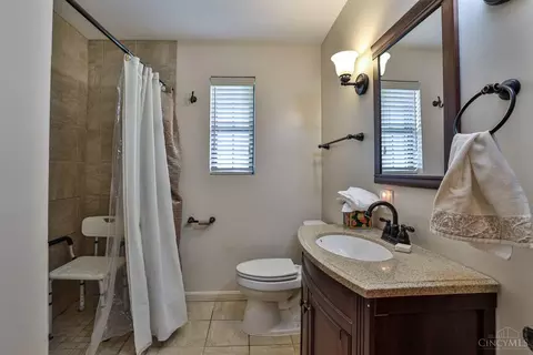 Bath - 867 Columbia Ave, Reading, OH 45215 photo 2 of 2