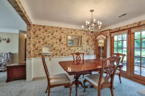Dining - 867 Columbia Ave, Reading, OH 45215 photo 2 of 3