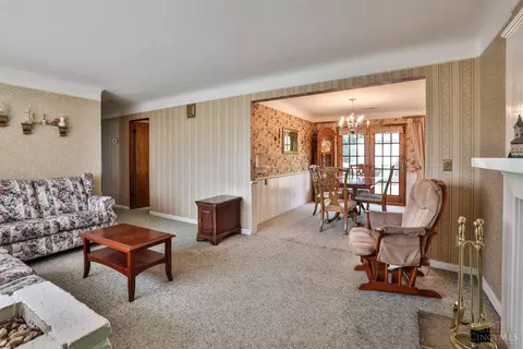 Living - 867 Columbia Ave, Reading, OH 45215 photo 3 of 3