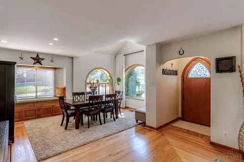 Dining - 5838 W Fork Rd, Cincinnati, OH 45247 photo 2 of 4