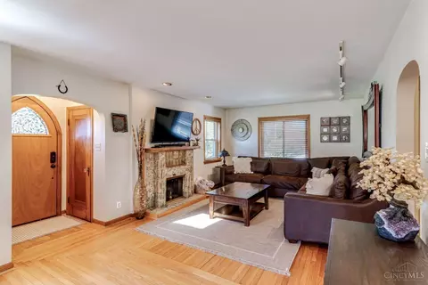 Living - 5838 W Fork Rd, Cincinnati, OH 45247 photo 2 of 9