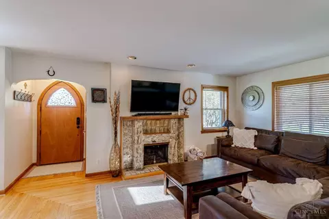 Living - 5838 W Fork Rd, Cincinnati, OH 45247 photo 4 of 9