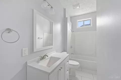 Bath - 1030 Seton, Cincinnati, OH 45205 photo 1 of 5