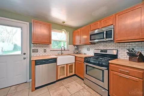 Kitchen - 2417 Kellerman Ave, Golf Manor, OH 45237 photo 2 of 3