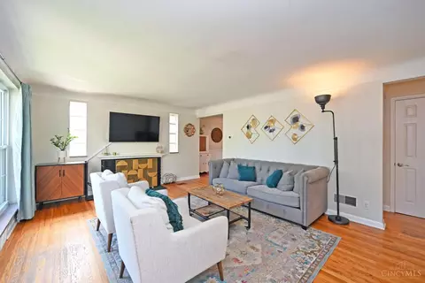 Living - 2417 Kellerman Ave, Golf Manor, OH 45237 photo 2 of 5