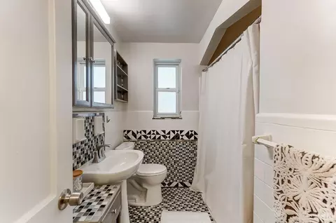 Bath - 1577 Pasadena Ave, Cincinnati, OH 45238 photo 1 of 3