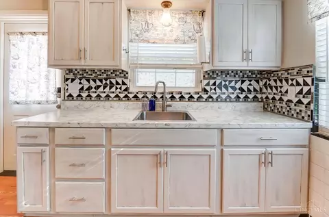 Kitchen - 1577 Pasadena Ave, Cincinnati, OH 45238 photo 3 of 4