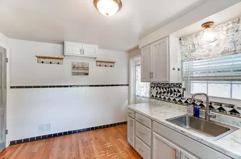 Kitchen - 1577 Pasadena Ave, Cincinnati, OH 45238 photo 4 of 4