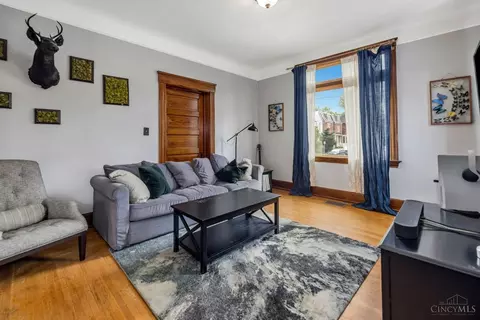 Living - 1522 Pullan Ave, Cincinnati, OH 45223 photo 3 of 6