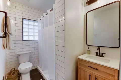 Bath - 1327 Edwards Rd, Cincinnati, OH 45208 photo 6 of 7