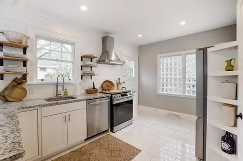 Kitchen - 1327 Edwards Rd, Cincinnati, OH 45208 photo 2 of 6