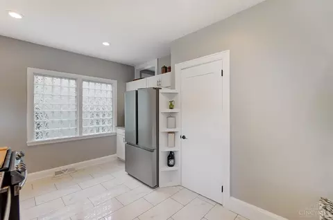 Kitchen - 1327 Edwards Rd, Cincinnati, OH 45208 photo 5 of 6