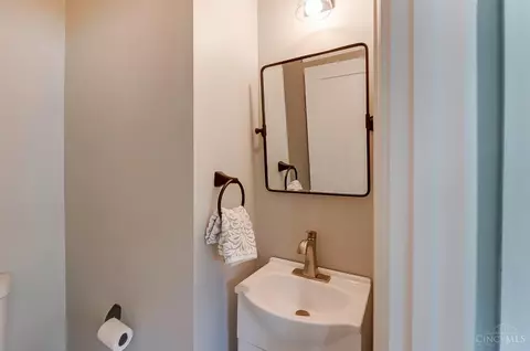 Bath - 1327 Edwards Rd, Cincinnati, OH 45208 photo 1 of 7