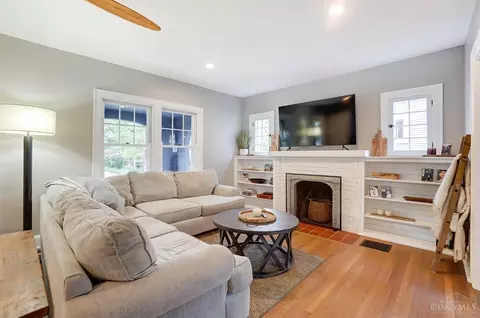 Living - 1327 Edwards Rd, Cincinnati, OH 45208 photo 4 of 5