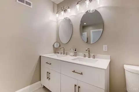 Bath - 1327 Edwards Rd, Cincinnati, OH 45208 photo 5 of 7