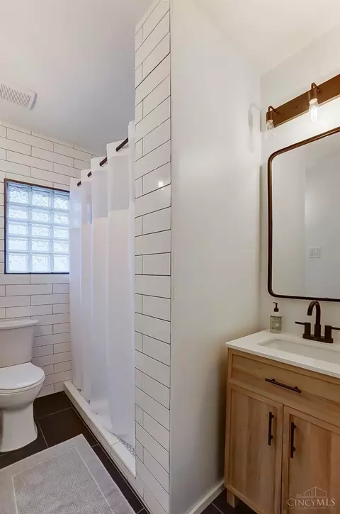 Bath - 1327 Edwards Rd, Cincinnati, OH 45208 photo 7 of 7