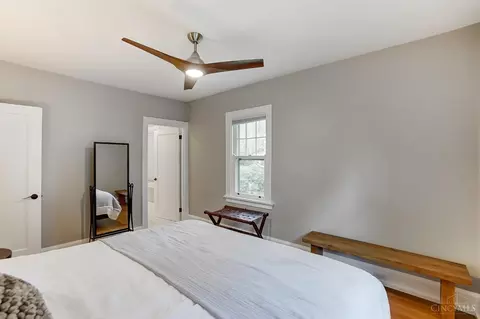 Bedroom - 1327 Edwards Rd, Cincinnati, OH 45208 photo 4 of 8