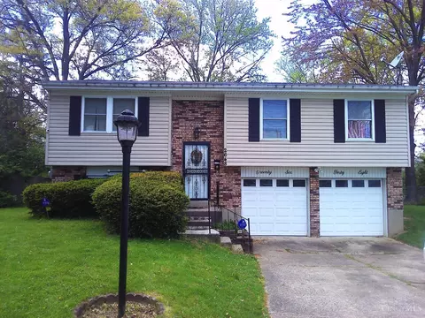 2648 Ambassador Dr, Cincinnati, OH 45231