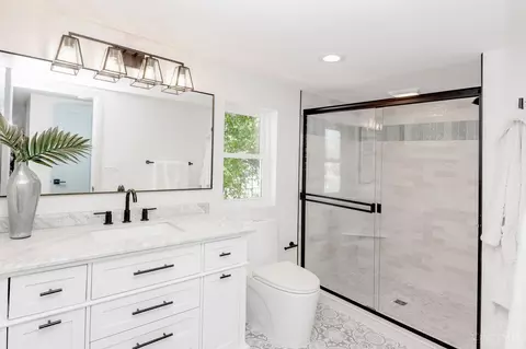 Bath - 6900 Hurd Ave, Cincinnati, OH 45227 photo 4 of 7