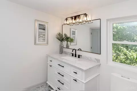 Bath - 6900 Hurd Ave, Cincinnati, OH 45227 photo 5 of 7