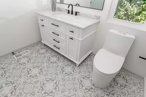Bath - 6900 Hurd Ave, Cincinnati, OH 45227 photo 7 of 7