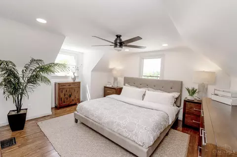 Bedroom - 6900 Hurd Ave, Cincinnati, OH 45227 photo 6 of 8