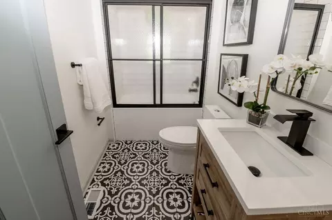 Bath - 6900 Hurd Ave, Cincinnati, OH 45227 photo 3 of 7