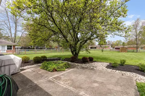 Exterior - 910 Hawthorne Dr, Cincinnati, OH 45245 photo 7 of 8
