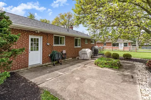 Exterior - 910 Hawthorne Dr, Cincinnati, OH 45245 photo 4 of 8