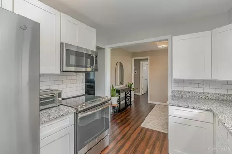 Kitchen - 910 Hawthorne Dr, Cincinnati, OH 45245 photo 2 of 3