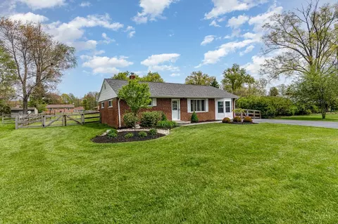 Exterior - 910 Hawthorne Dr, Cincinnati, OH 45245 photo 2 of 8