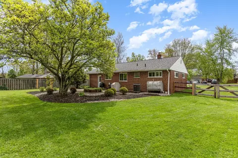 Exterior - 910 Hawthorne Dr, Cincinnati, OH 45245 photo 5 of 8