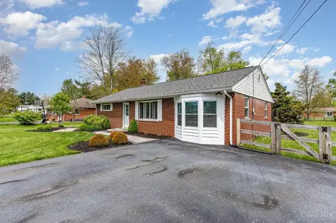 Exterior - 910 Hawthorne Dr, Cincinnati, OH 45245 photo 3 of 8