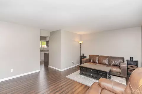 Living - 910 Hawthorne Dr, Cincinnati, OH 45245 photo 2 of 4