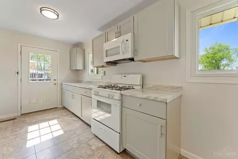 Kitchen - 9765 Yuba Ct, Cincinnati, OH 45231 photo 2 of 3