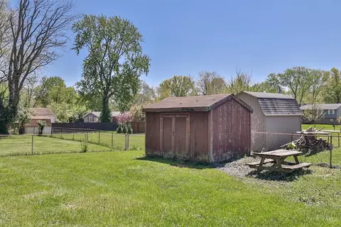 Exterior - 569 Dorgene Ln, Cincinnati, OH 45244 photo 9 of 11
