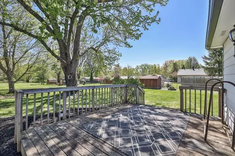 Exterior - 569 Dorgene Ln, Cincinnati, OH 45244 photo 8 of 11