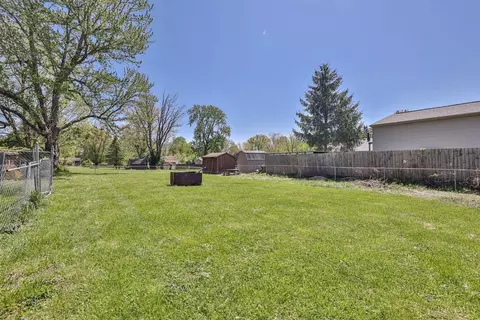 Exterior - 569 Dorgene Ln, Cincinnati, OH 45244 photo 6 of 11