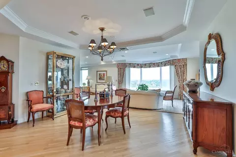 Dining - 2121 Alpine Pl #901, Cincinnati, OH 45206 photo 1 of 10