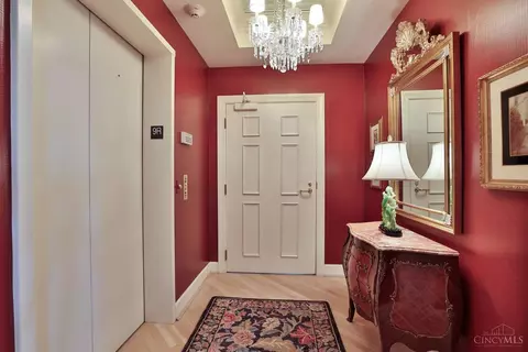 Entry Way - 2121 Alpine Pl #901, Cincinnati, OH 45206 photo 1 of 4