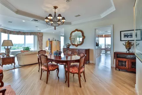 Dining - 2121 Alpine Pl #901, Cincinnati, OH 45206 photo 2 of 10