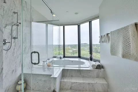 Bath - 2121 Alpine Pl #901, Cincinnati, OH 45206 photo 4 of 4